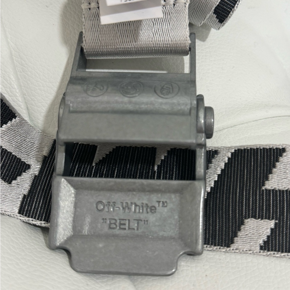 OFF WHITE - Picture 2 of 3